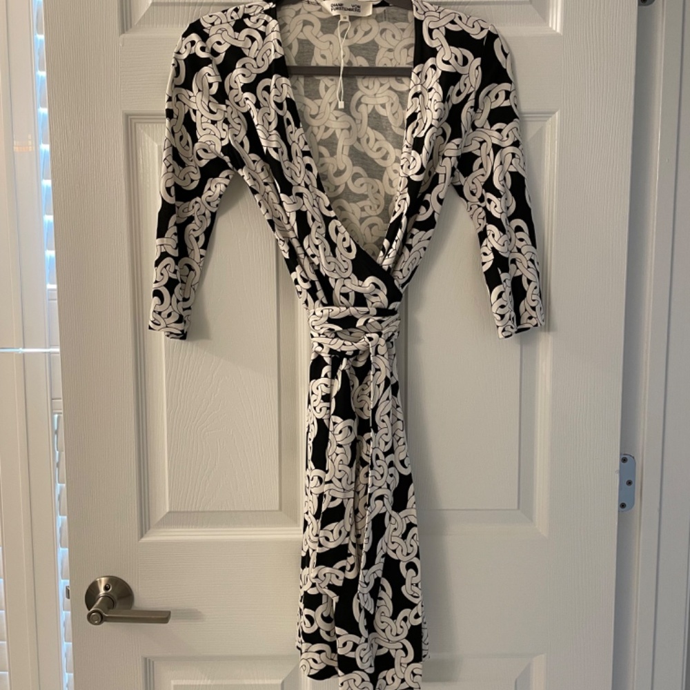 Almost brand new, worn once, Diane Von Furstenberg XS chainlink print dress